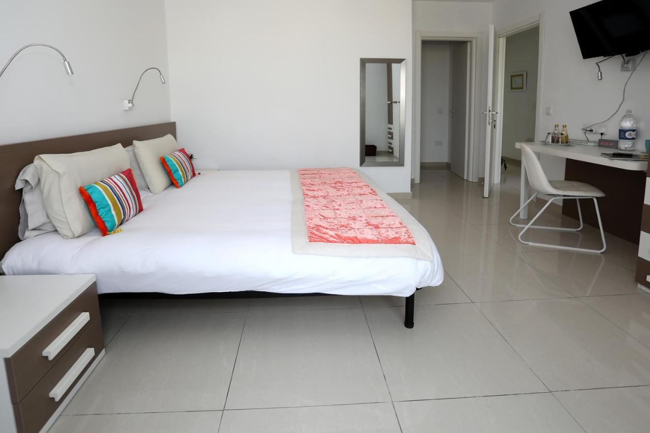 Escape To St Julians Panzió San Ġiljan Kültér fotó